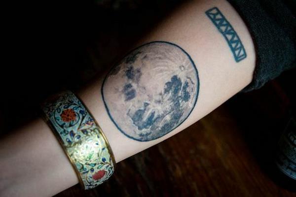 idées pour les idées de tatouage d'avant-bras lune réaliste