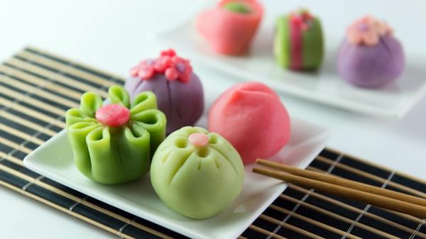 Préparez des bonbons namagashi japonais traditionnels