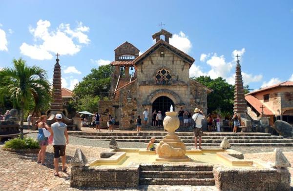 vacances de rêve église des Caraïbes la romana altos de chavón iglesia de San Estanislao