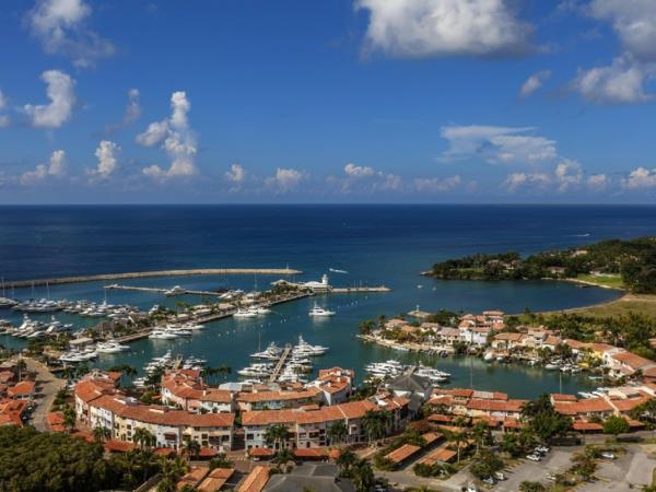 vacances de rêve vue sur la marina des caraïbes