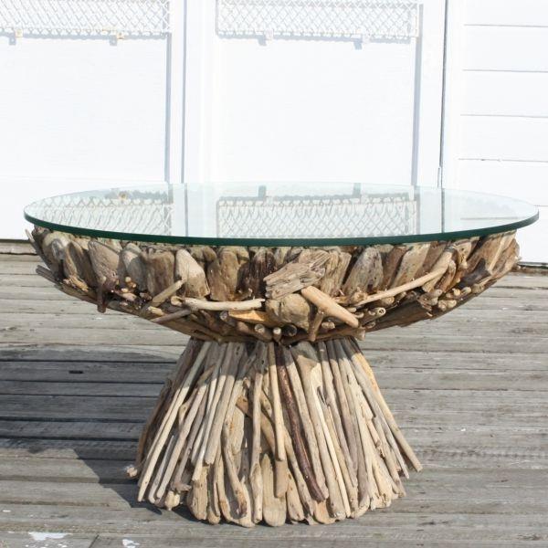 la table du salon elle-même construit des faisceaux de branches en bois flotté