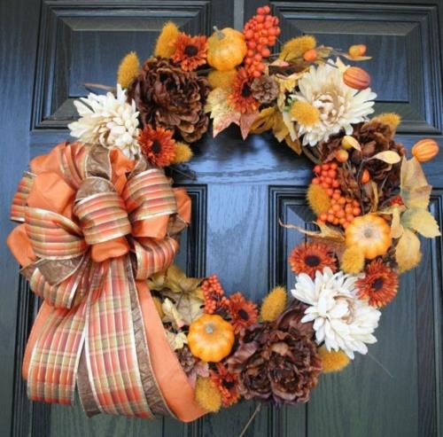 guirlande de porte automne déco idées design fleurs colorées ruban décoratif