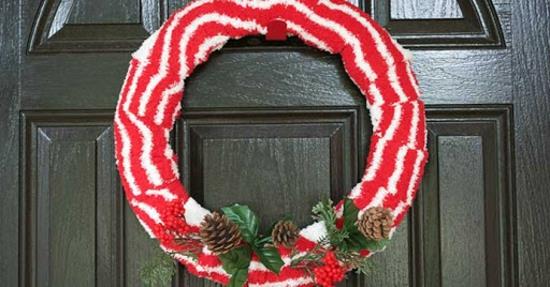 majsterkować świąteczny wieniec na drzwi ze starych skarpetek ozdoby świąteczne