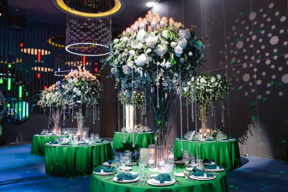 Цветен декор за сватба