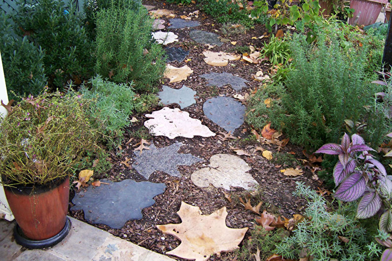 DIY Gartendekorationen - Gartenwege