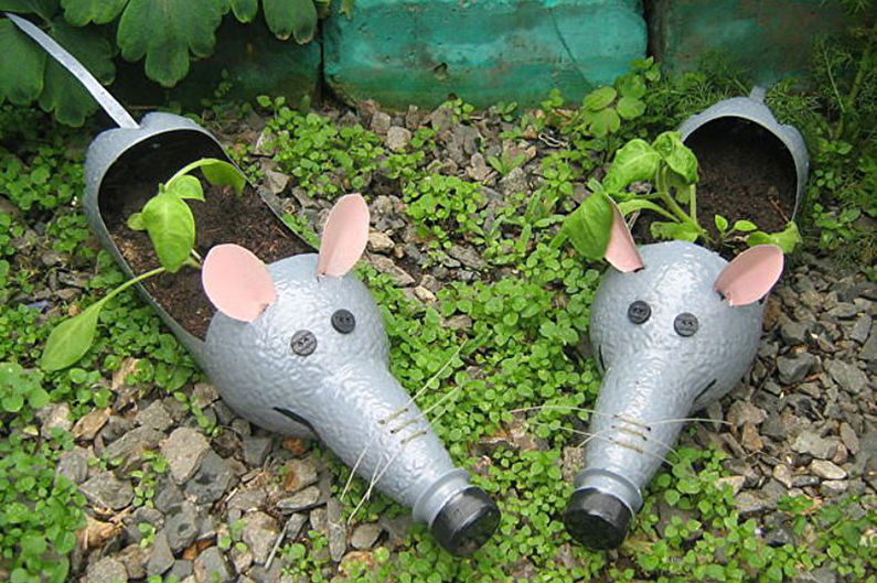 DIY Plastikflaschengartendekorationen