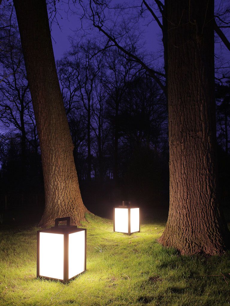 Zahradní světla v podobě klasických přenosných lampionů