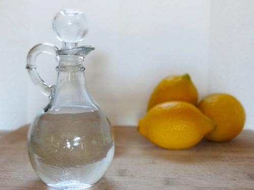 nettoyage respectueux de l'environnement pour vos citrons d'eau à la maison
