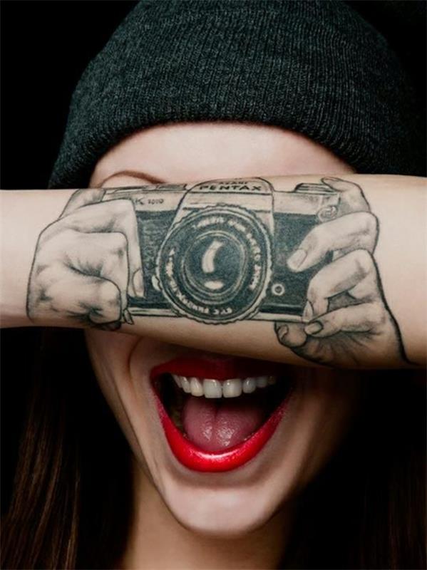 avant-bras tatouage modèles photos appareil photo