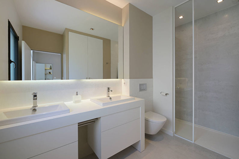 Weißes Badezimmer im modernen Stil - Innenarchitektur