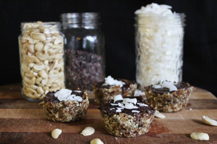 aliments végétaliens cru bonbons noix grains