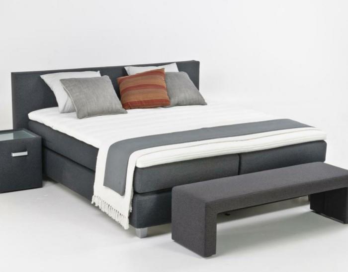 Łóżko velda z materacem sprężynowym kontra model w kolorze szarym
