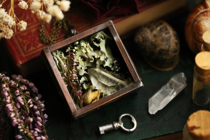 bijoux vintage pendentifs en cuivre faits à la main rectangulaires fleurs pressées cristal de mousse