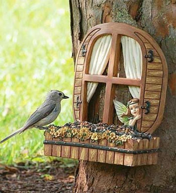 mangeoire à oiseaux arbre conte de fées idées de déco de fenêtre