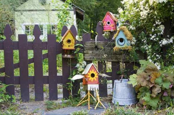 maison d'oiseau construire vous-même clôture de jardin écologique en bois