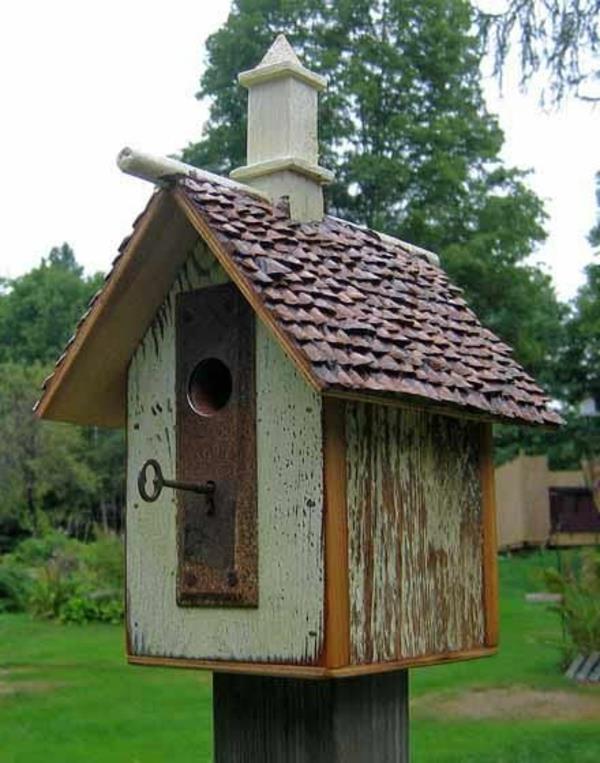 mangeoire à oiseaux clé écologique en bois bricolage