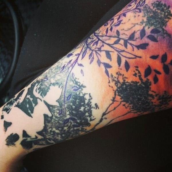 Motifs d'avant-bras de tatouage d'inspiration de forêt