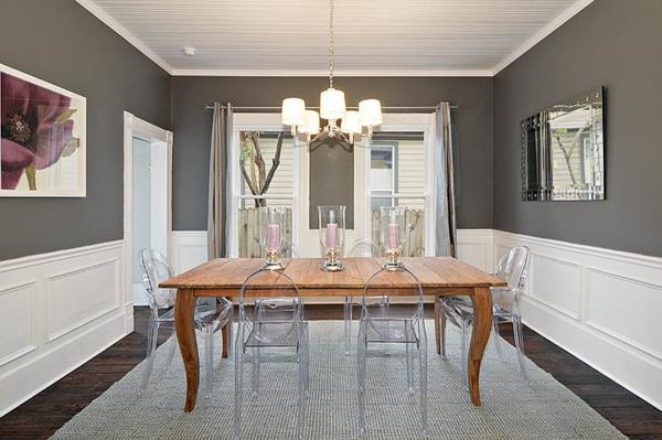 Couleur du mur gris table à manger bois chaises transparentes