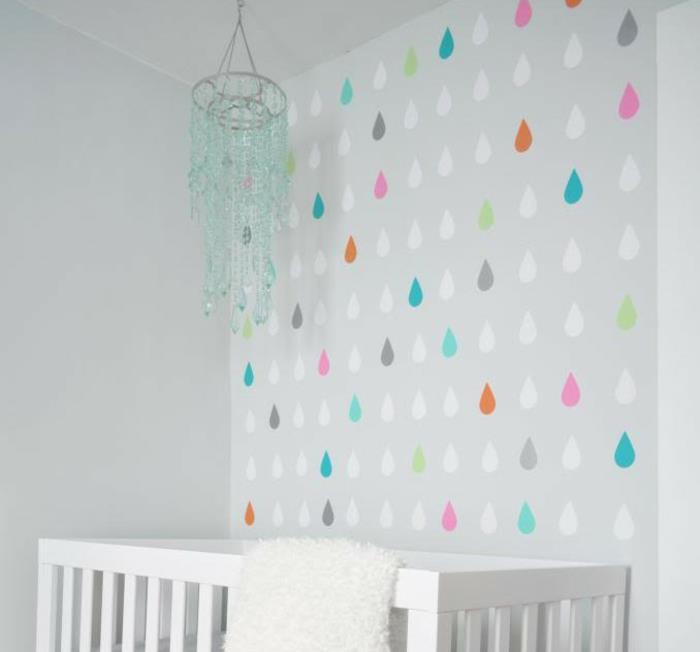 idées de design mural bricolage décoration murale gouttes de pluie colorées lit bébé chambre d'enfant