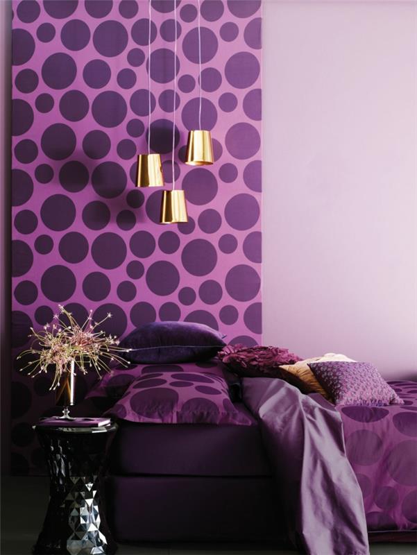 pomysły na ściany odcienie fioletowych lamp wiszących
