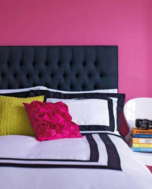 mur design chambre tête de lit couleur des murs rose coussins