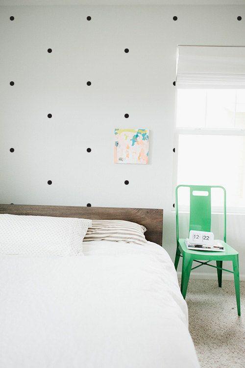 mur conception chambre vouloir papier peint motif pointillé noir minimaliste
