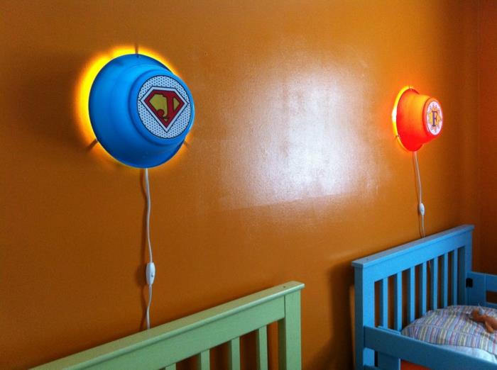 kinkiet pokój dziecięcy ikea kolorowa pomarańczowa ściana