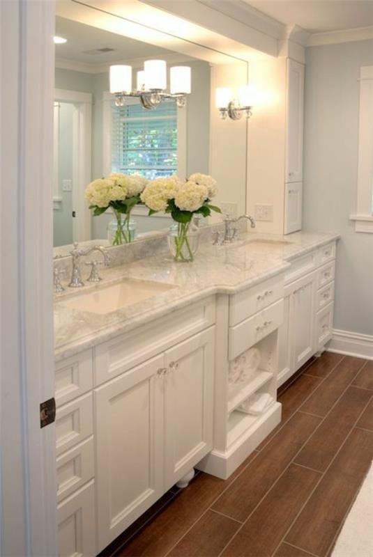 łazienka meble łazienkowe kwiaty lustro