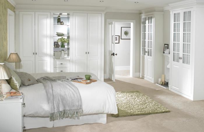 chambre blanche armoires imaginaires tapis vert clair moquette beige