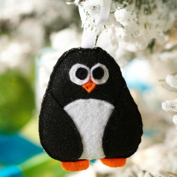 świąteczne rękodzieło z dziećmi pomysły na rękodzieło na Boże Narodzenie filcowy pingwin