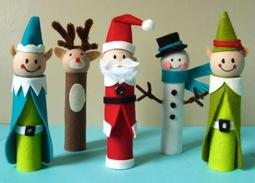 artisanat de noël poupées en feutre cylindriques et colorées