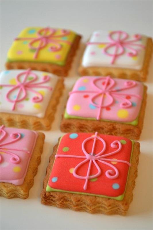 Les biscuits de Noël organisent simplement des cadeaux