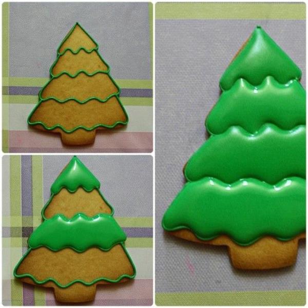 Les biscuits de Noël arrangent simplement le vert sapin