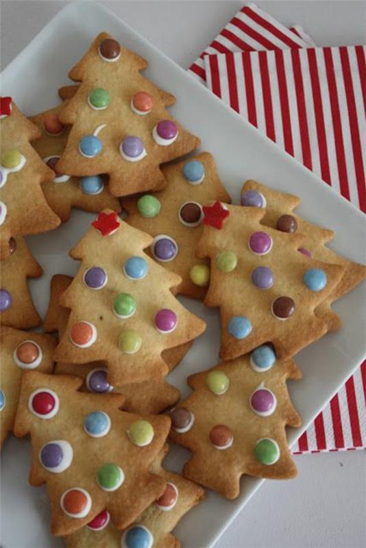 Disposez simplement des biscuits de Noël déco sapin