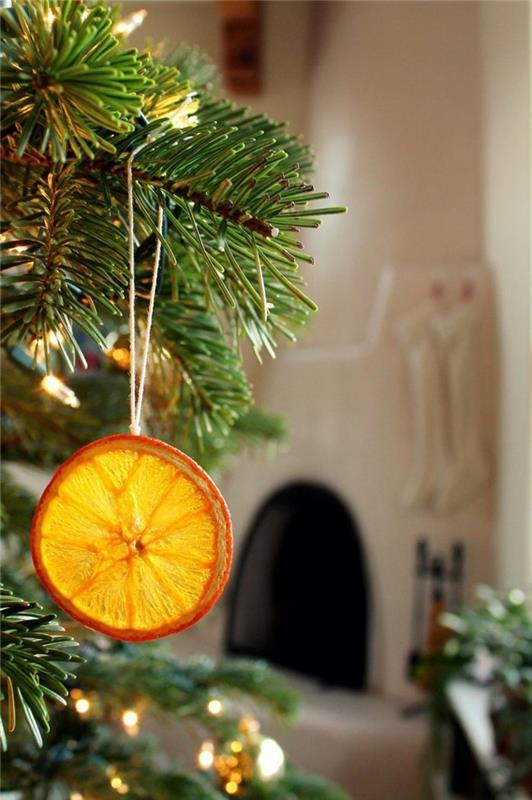 Réalisez des décorations de Noël avec des matériaux naturels proies de couleur et de lumière qui sèchent