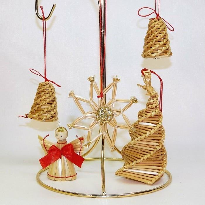 bricoler des décorations de noël avec des matériaux naturels biscuits de noël décorations d'arbre de noël paille étoile