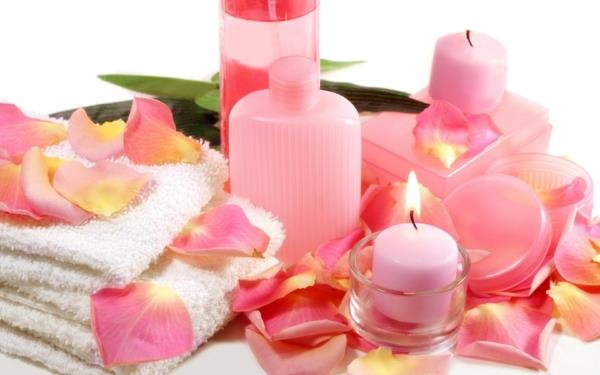 week-end bien-être cosmétiques serviettes de bain pétales de rose
