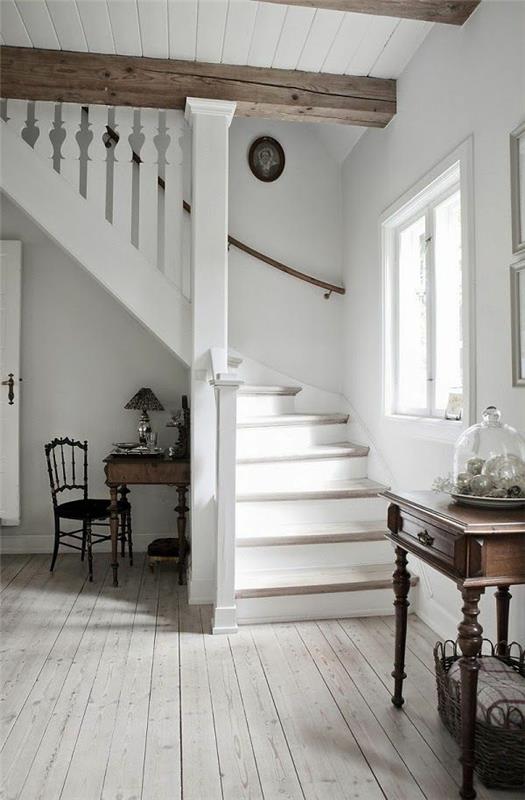 mieszkanie komfortowo urządzone schody w stylu wiejskim