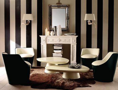 Salon futrzany dywan czarno-białe paski ścienne deco fotel wygodna atrakcyjna dekoracja ścienna z paskami