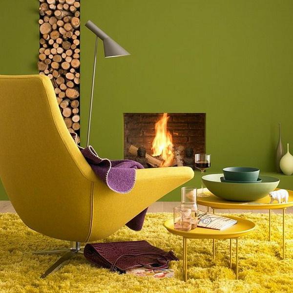 salon żółta sofa zielona ściana