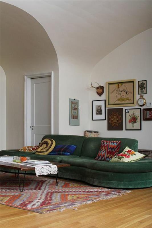 projekt salonu zielona sofa w stylu retro
