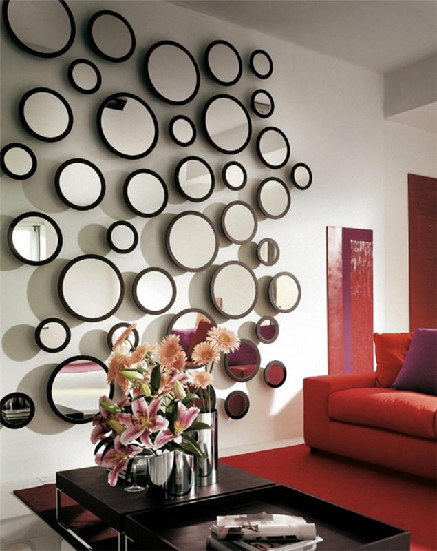 idées de décoration de salon canapé rouge décoration murale miroir tapis rouge