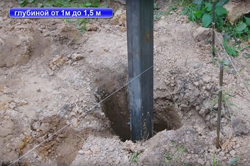 سياج DIY مصنوع من الكرتون المضلع - تركيب دعامات