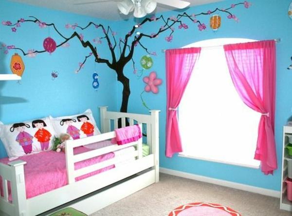 chambre d'enfant couleurs peinture murale bleu sticker mural arbre