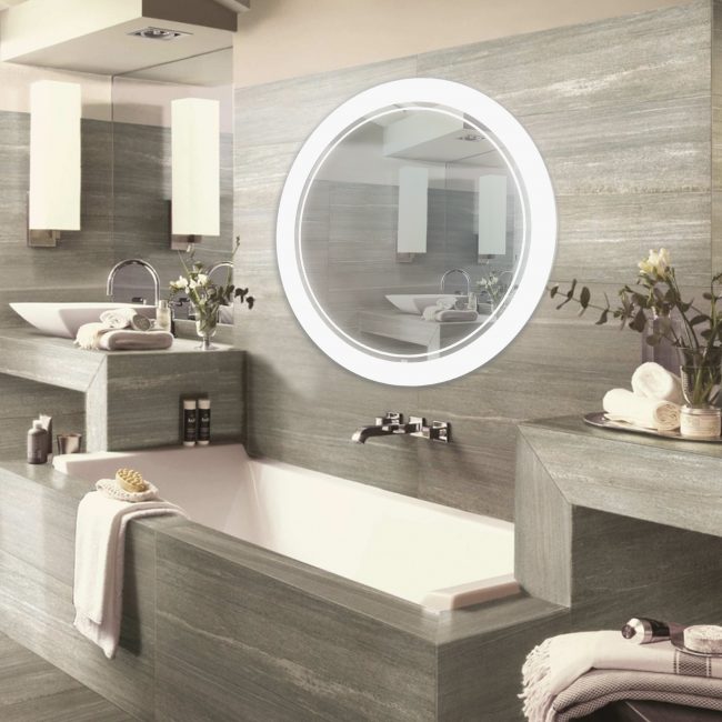 Großer runder Spiegel kann über dem Badezimmer platziert werden