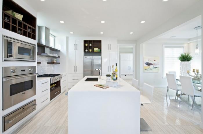 projekt pokoju biała kuchnia biała wyspa kuchenna wbudowane światła