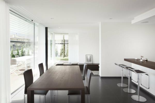 deux appartements séparés dans un escalier durable