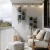 petit-balcon-adeux-fauteils-blancs